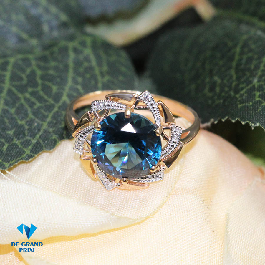 Кольцо золотое с лондон-топазом и фианитами