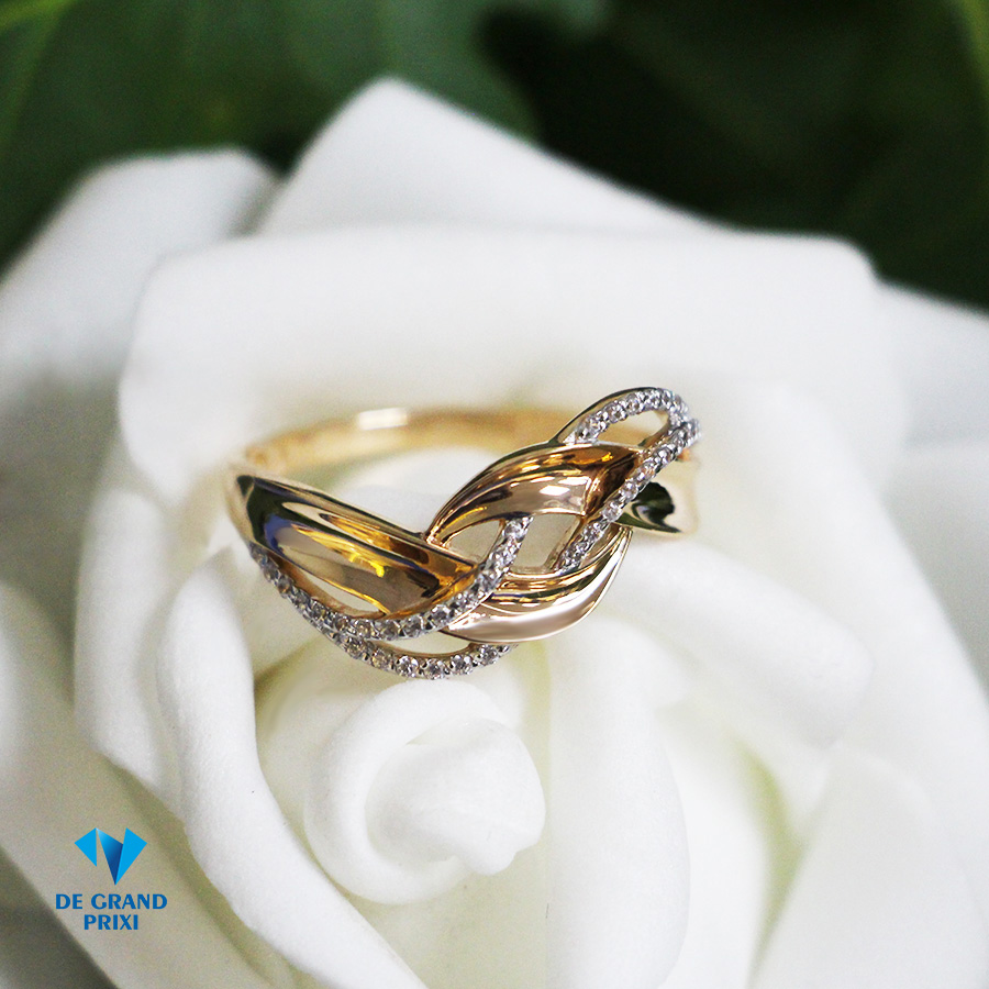 Кольцо золотое с фианитами