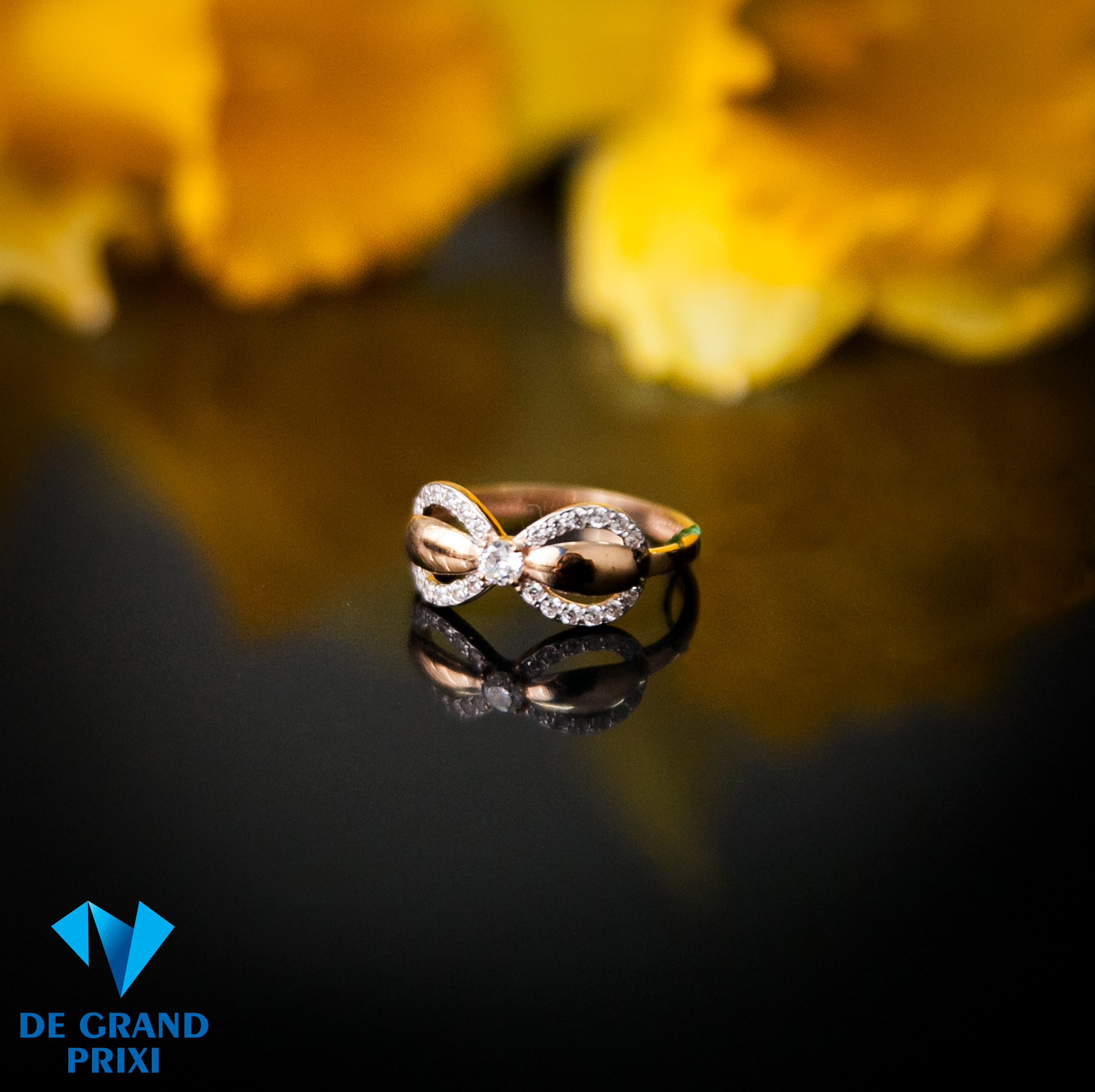 Кольцо золотое с фианитами