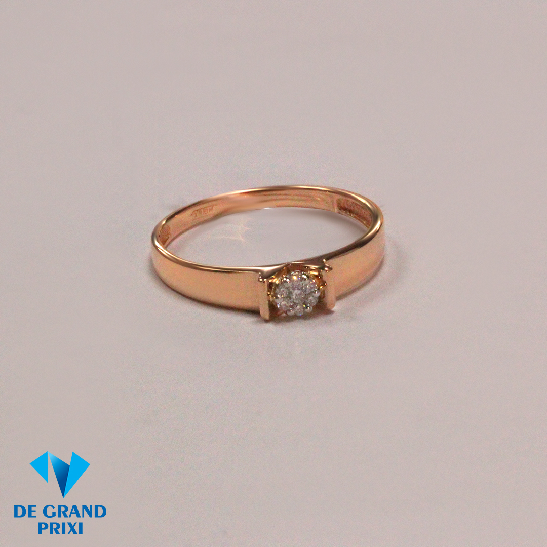 Золотое кольцо с бриллиантом 