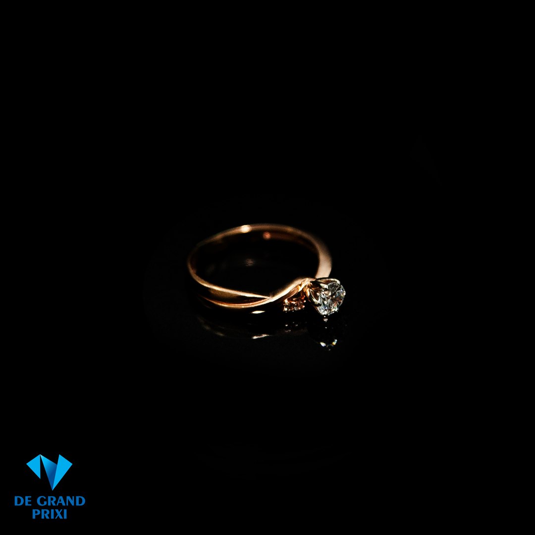 Кольцо золотое с фианитами