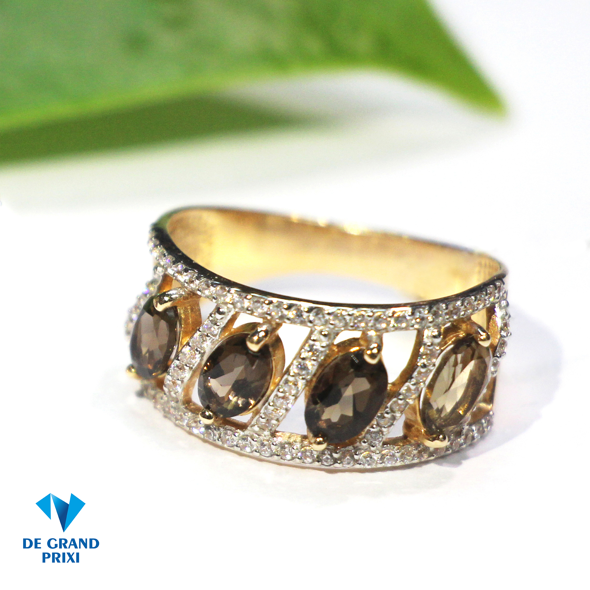 Кольцо золотое с раухтопазами и фианитами